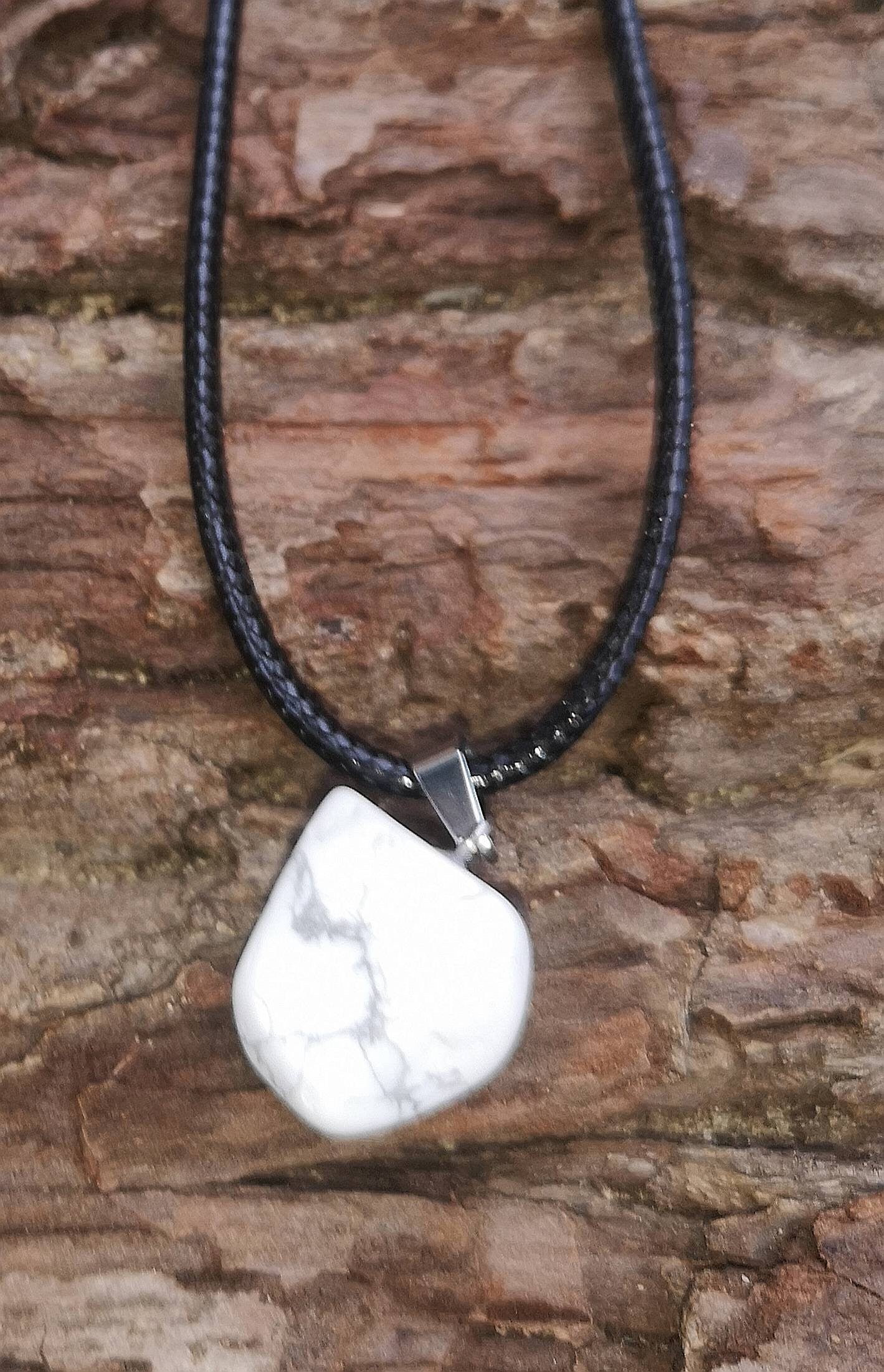 Beautiful Howlite pendant necklace
