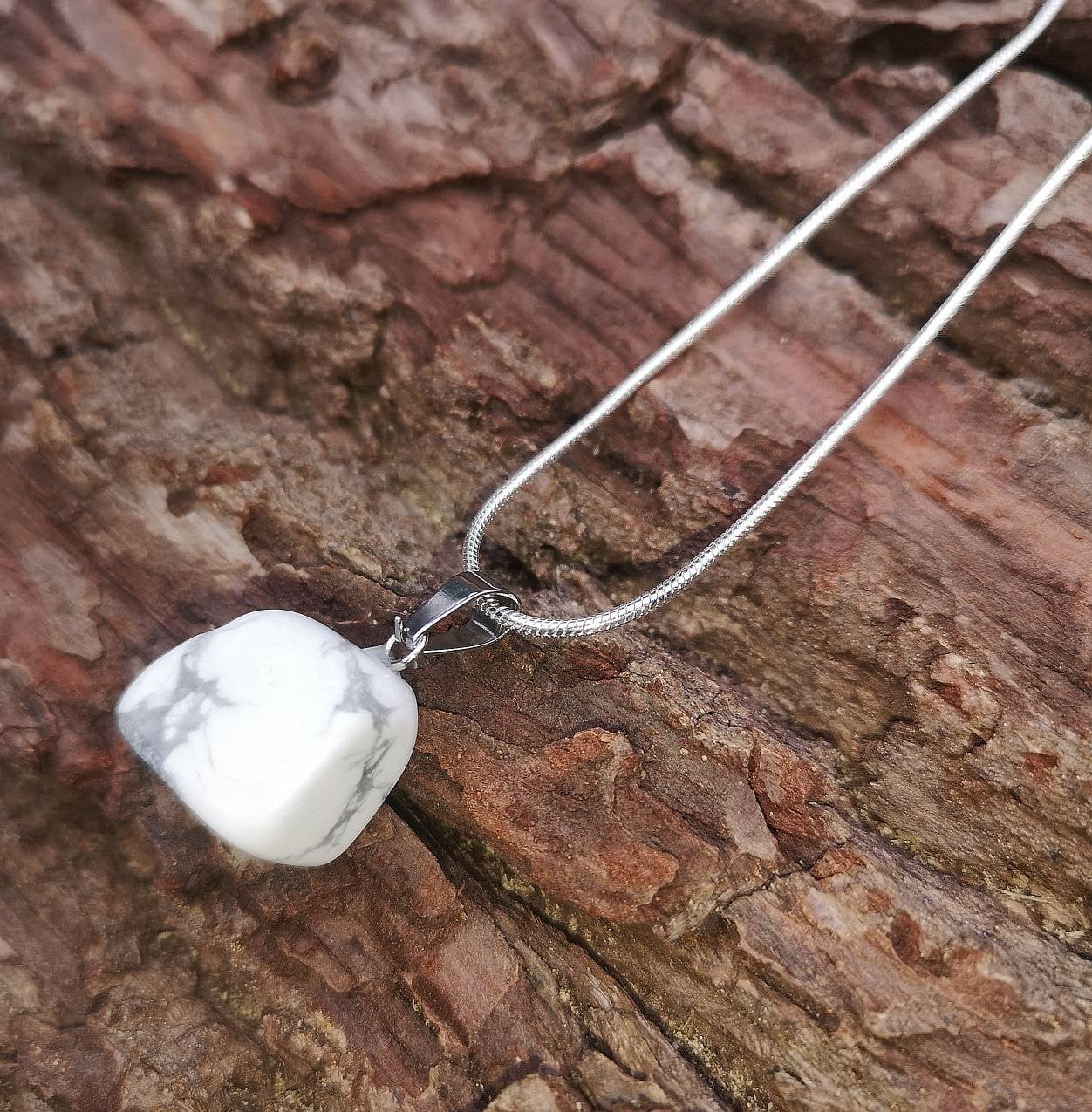 Beautiful Howlite pendant necklace