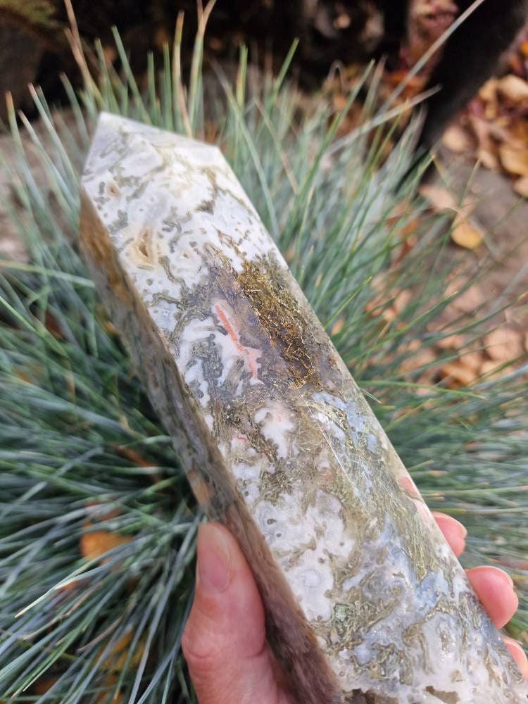 Beautiful XXL moss agate tower 1430g 33cm
