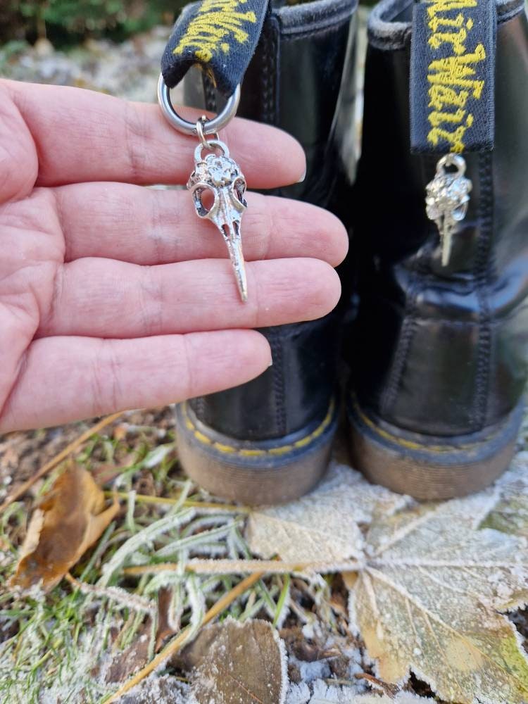 Raven skull boot charms tag