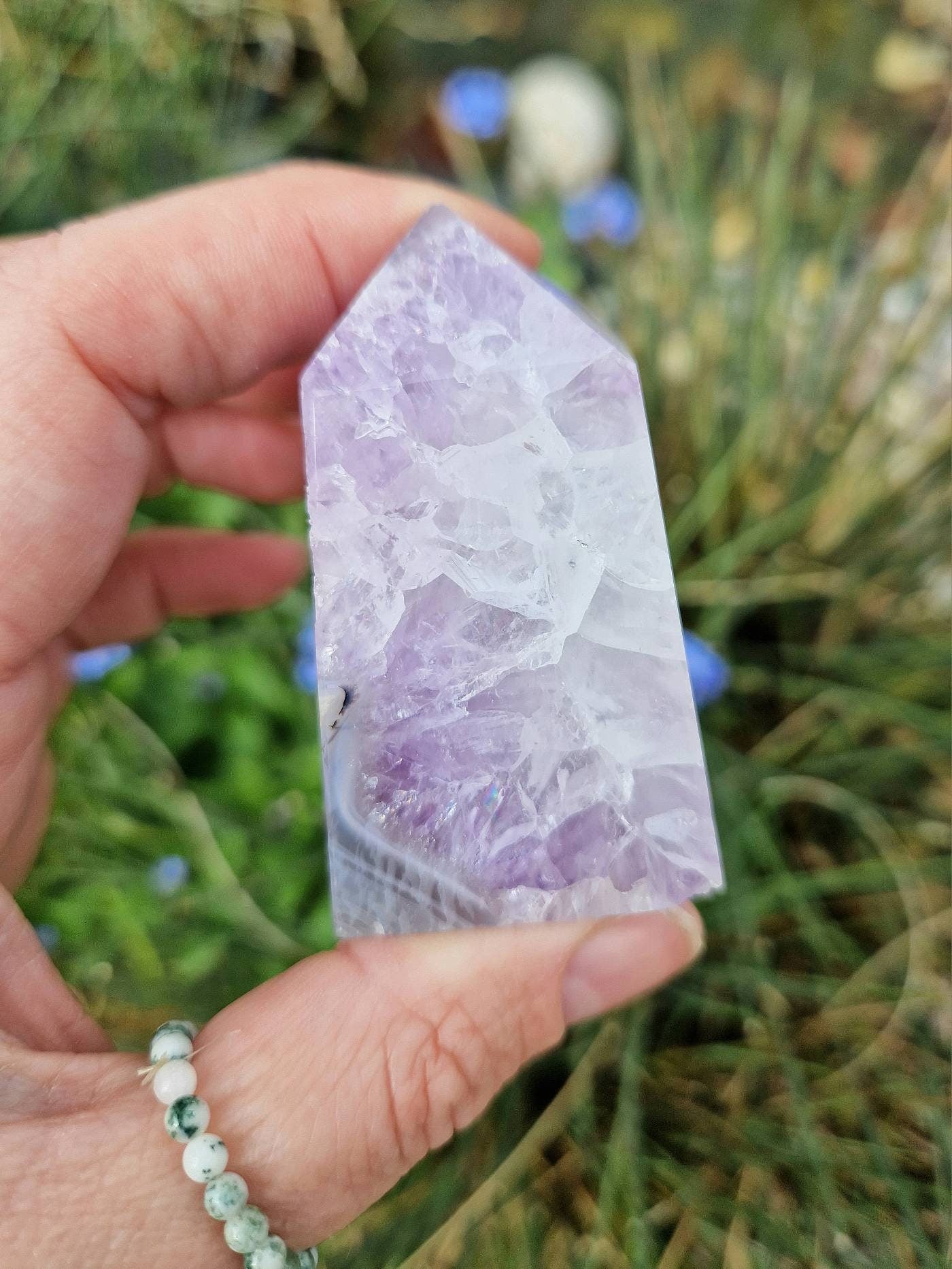 Beautiful agate with amethyst tower