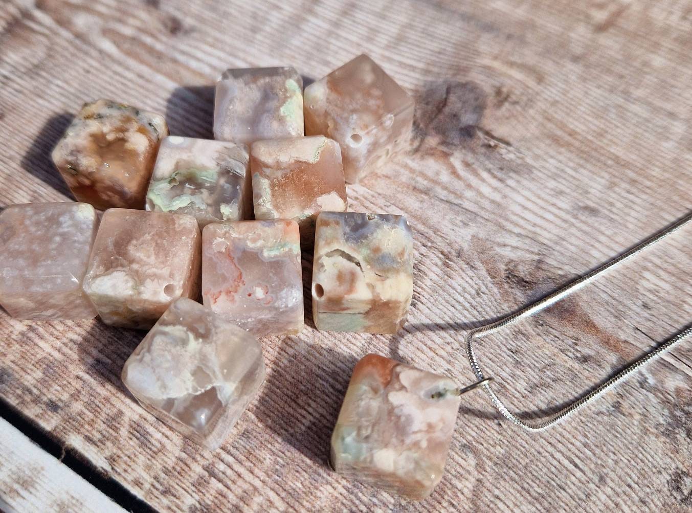 Beautiful Premium quality 18" stainless steel flower agate cube necklace