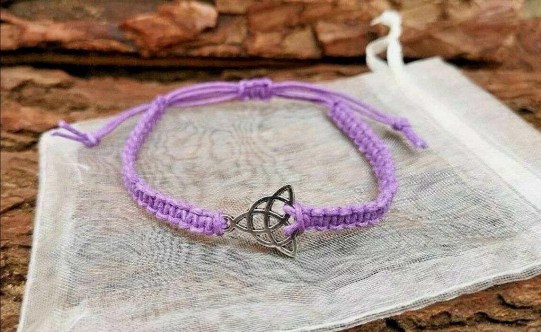 Macrame Celtic trinity knot bracelet