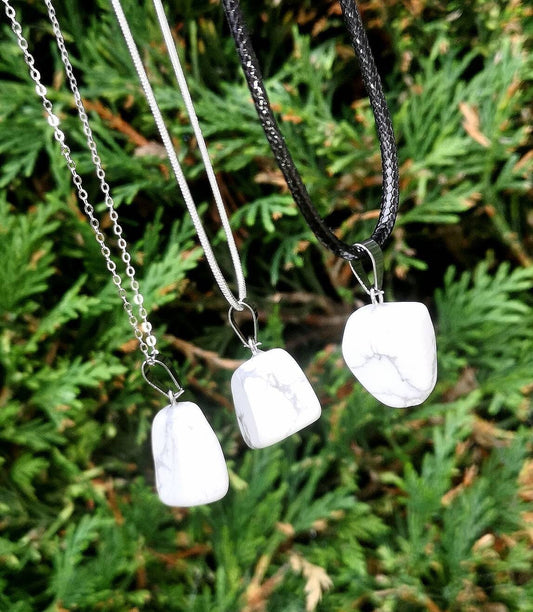 Beautiful Howlite pendant necklace