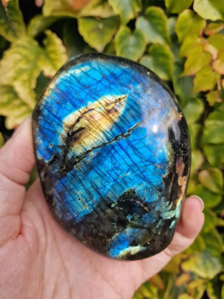 Beautiful blue green and yellow flash labradorite freeform 452g.                     Large statement Labradorite free form.