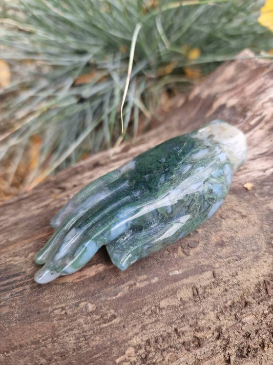 Beautiful unique moss agate hand carving 73g