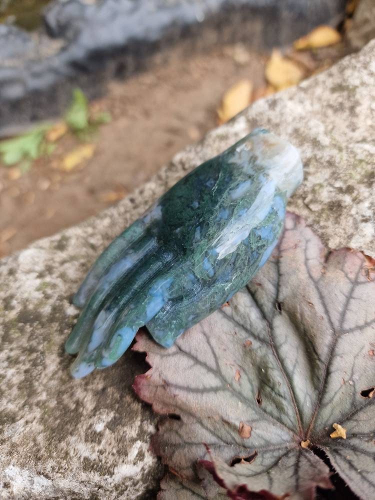 Beautiful unique moss agate hand carving 73g