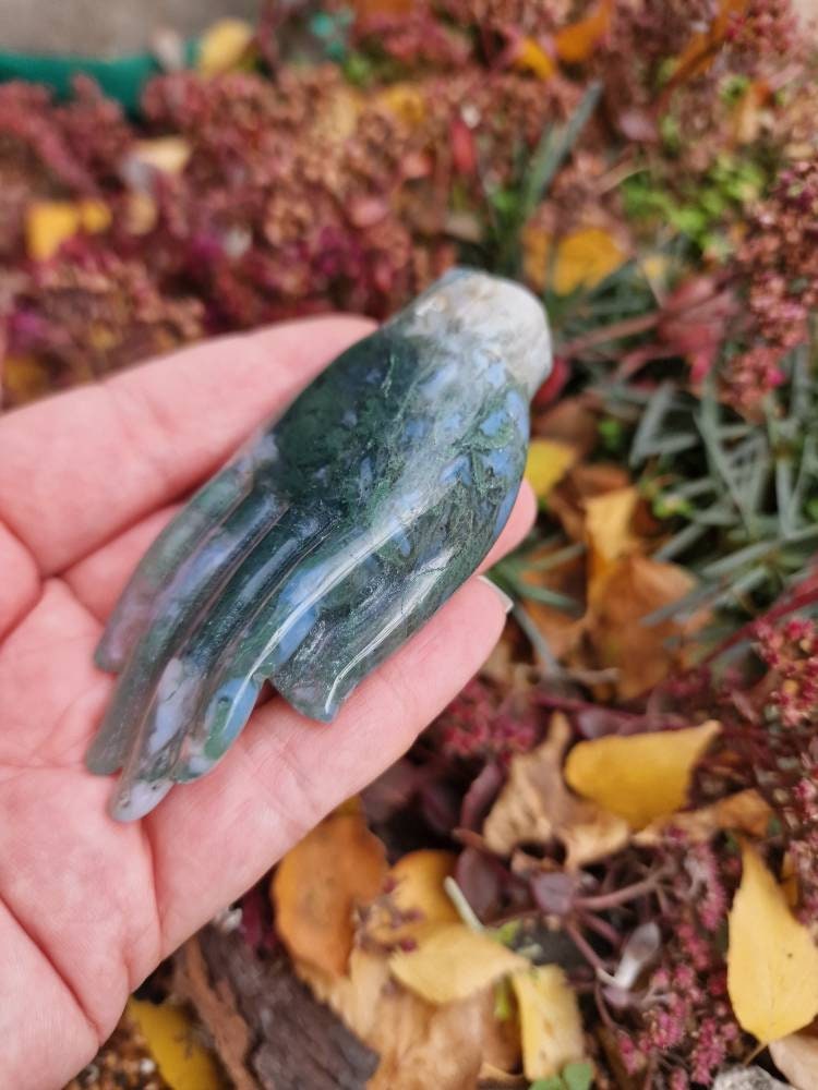 Beautiful unique moss agate hand carving 73g