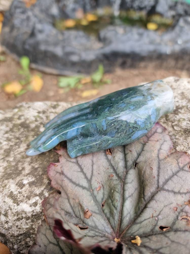 Beautiful unique moss agate hand carving 73g