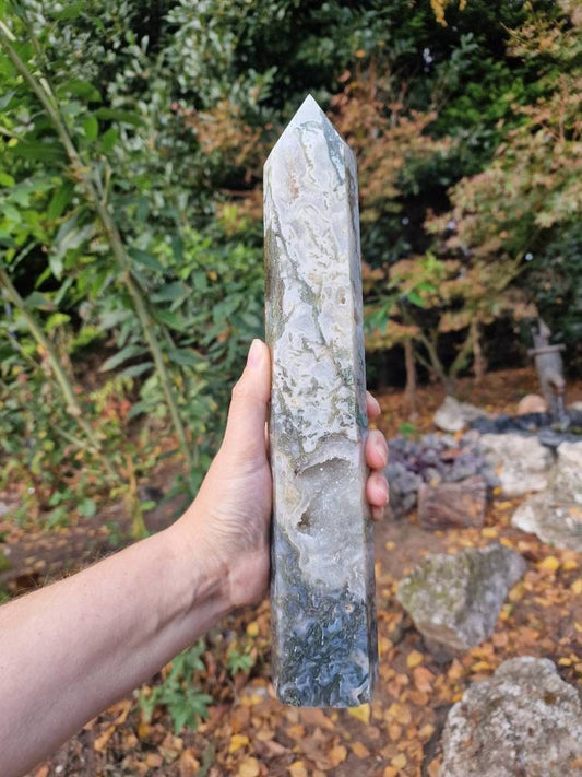 Beautiful XXL moss agate tower 1430g 33cm