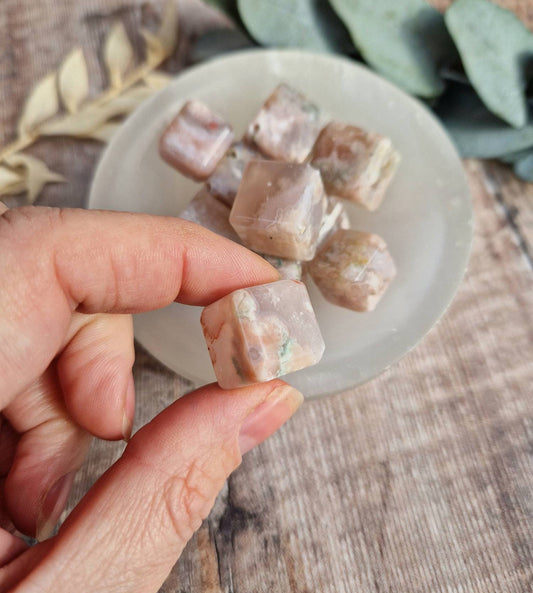 Beautiful mini flower agate cube. Premium quality.