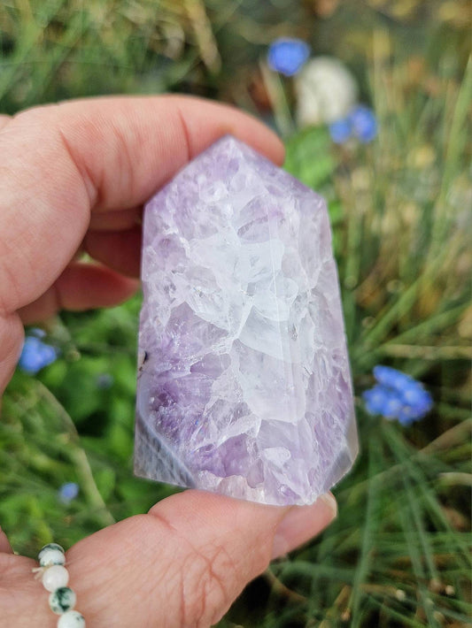 Beautiful agate with amethyst tower